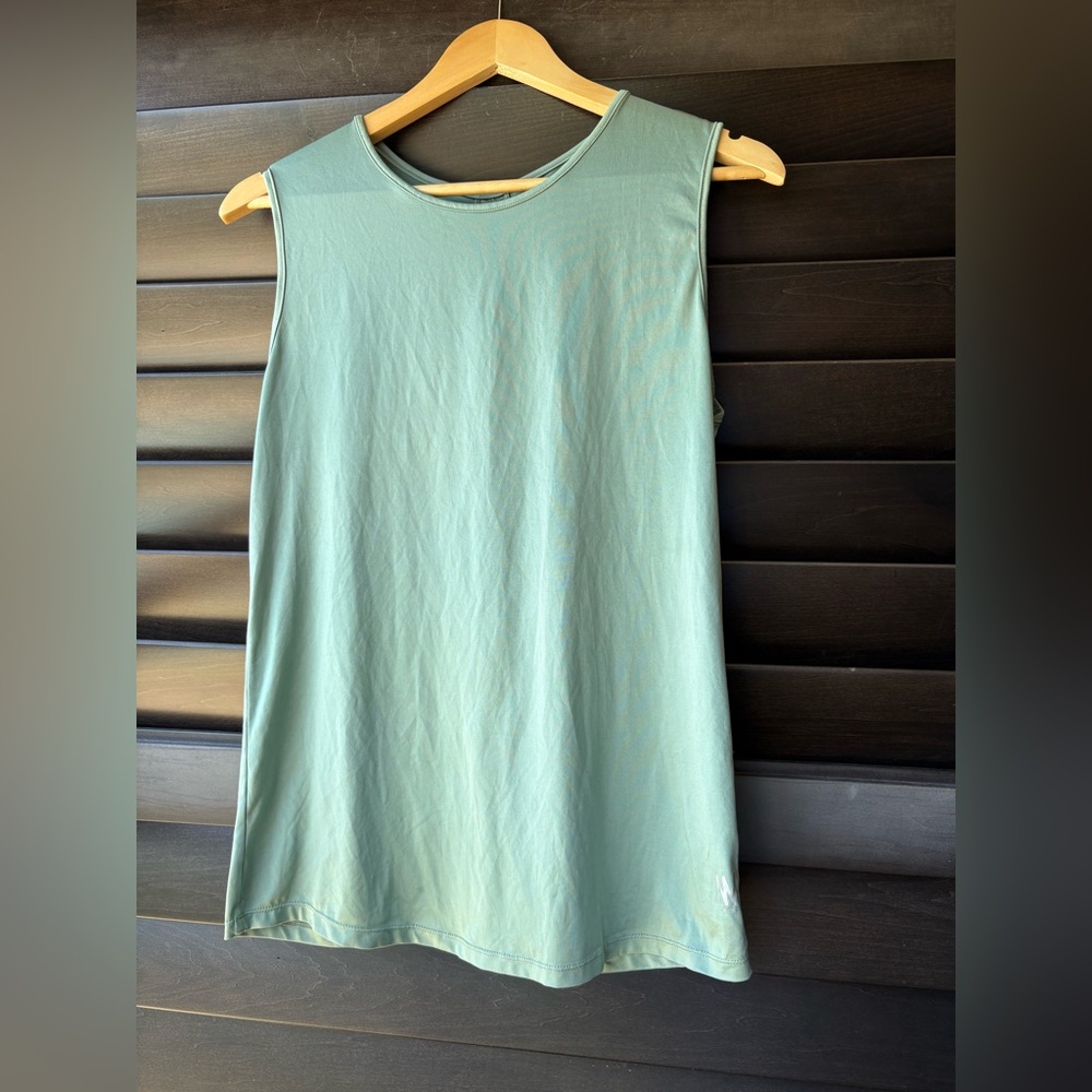 Nicole Miller Sport Women’s Green Tank Top Workout Athletic Medium Vented